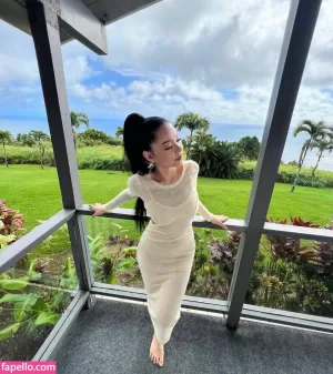 bella-poarch thumbnail #129800