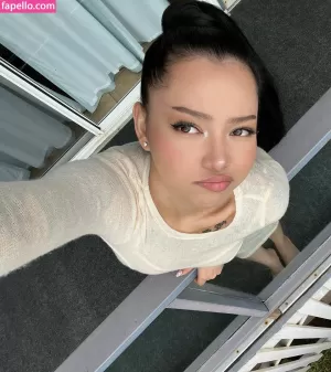 bella-poarch thumbnail #129799