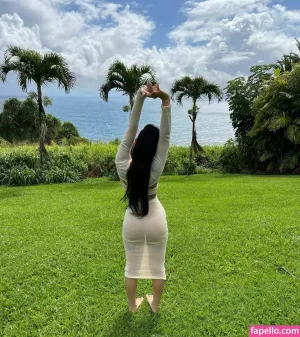 bella-poarch thumbnail #129797