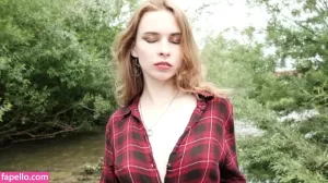 model-red thumbnail #2096131