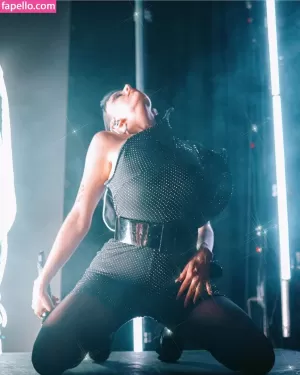 rebecca-black thumbnail #783372