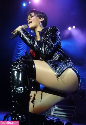 rihanna thumbnail #591616
