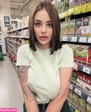 trisha-star thumbnail #1489029